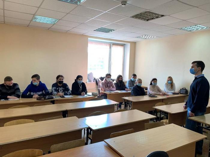 Майнові питання стали темою бінарного семінарського заняття