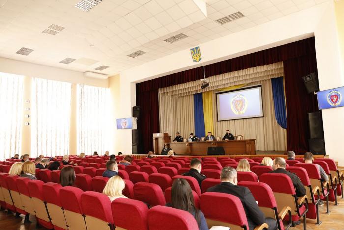 Для працівників вишу проводиться цикл інструктивно-профілактичних занять із дотримання Правил дорожнього руху