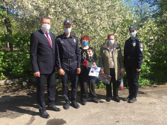 Курсанти та працівники університету привітали ветеранів