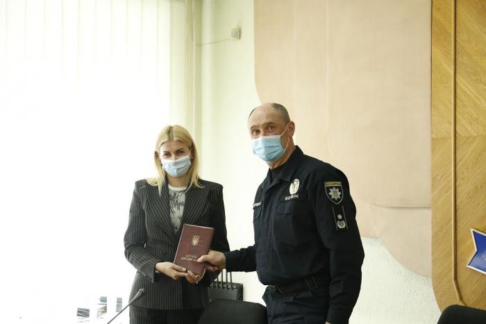 Ректор вручив диплом доктора юридичних наук декану факультету № 6 