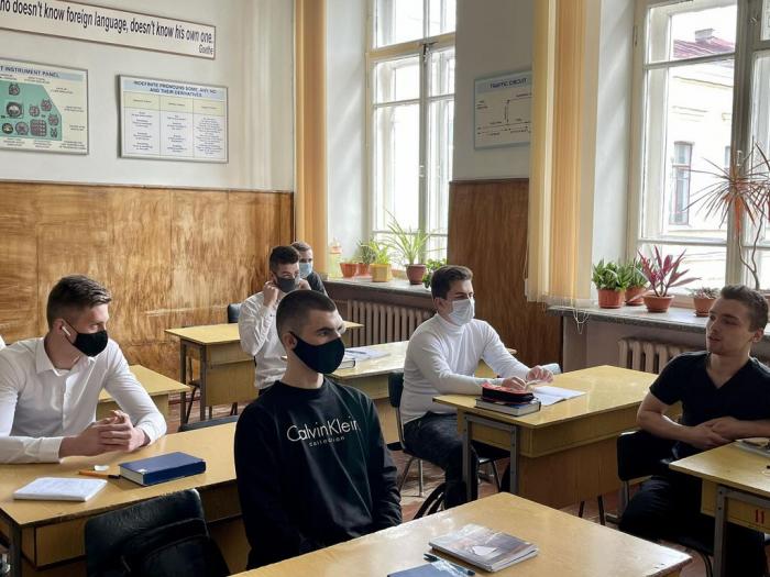 Англійська мова ІСАО – важлива складова безпеки польотів