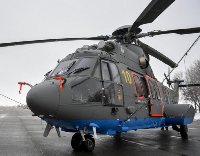 The college maintenance personnel are being trained on an H-225 helicopter in France