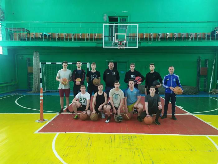 Бінарне заняття з баскетболу