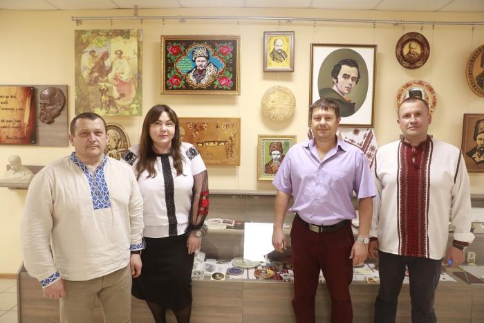 100-річний оберіг – у дарунок освітньо-культурному центру 