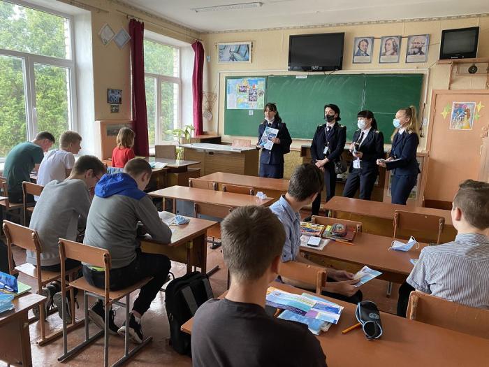 Профорієнтаційна робота представників Кременчуцького льотного коледжу зі старшокласниками