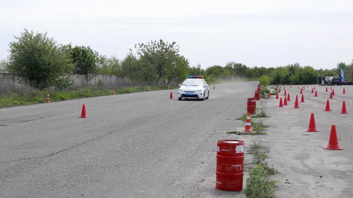 У ХНУВС проходять тренінги з контраварійного водіння