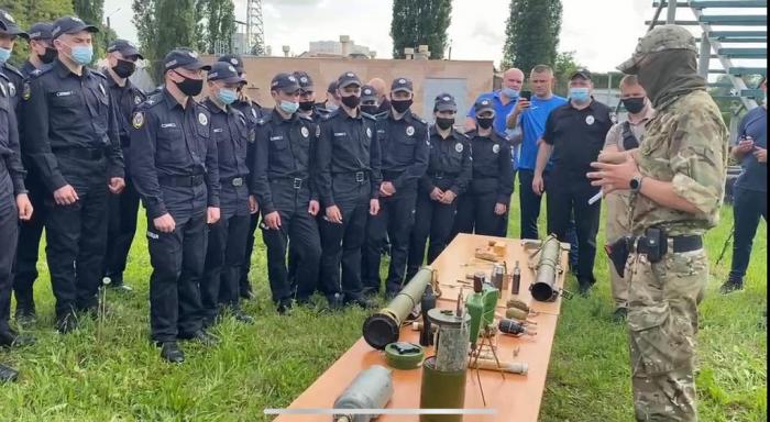 Вибухотехніки провели заняття з першокурсниками факультету № 3