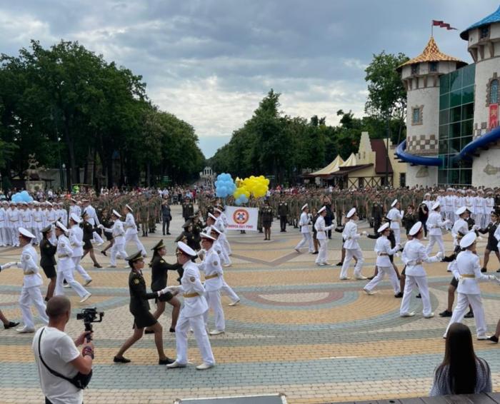 Проректор університету Сергій Бортник привітав учнів «Кадетського корпусу» з випуском