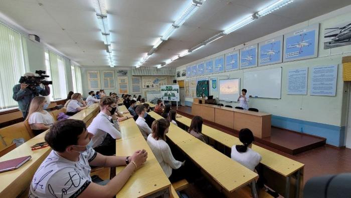 У Кременчуцькому льотному коледжі відзначили Всесвітній день без тютюну